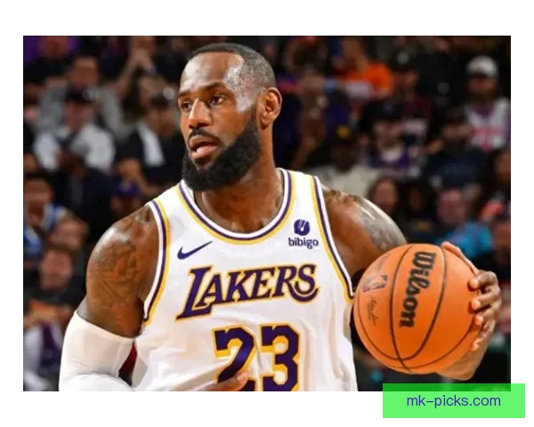 詹姆斯赛后暖心致敬ESPN女记者：原本该去冰敷但我必须回来你太棒了